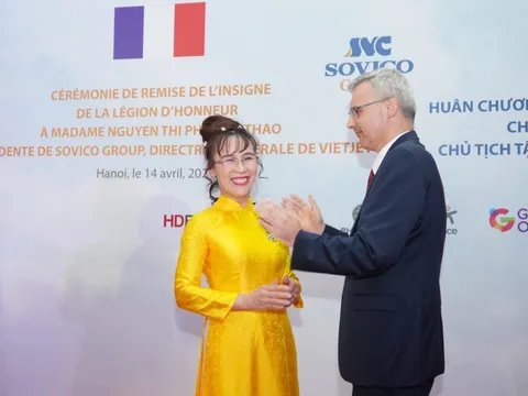 Nữ doanh nhân Nguyễn Thị Phương Thảo nhận Huân chương  Bắc đẩu bội tinh  của Nhà nước Pháp trao tặng