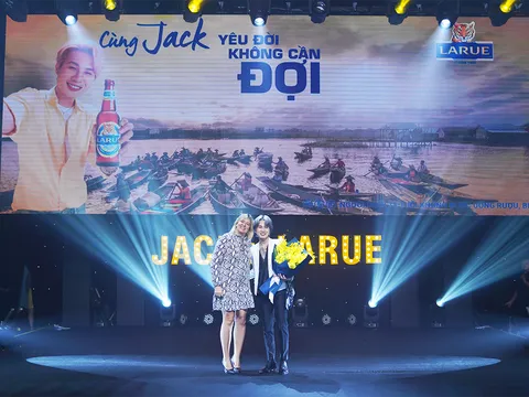 Jack là đại sứ thương hiệu đầu tiên của Bia Larue