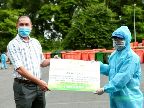 Công nhân môi trường đô thị được tiếp thêm “lá chắn” khi vào vùng dịch