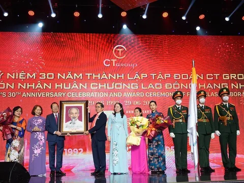 Nhiều cảm xúc tại Lễ kỷ niệm 30 năm thành lập và đón nhận Huân chương hạng Nhất của CT Group