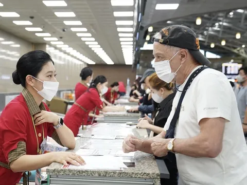 Bay quốc tế không lo về giá với khuyến mãi thứ 2 hàng tuần, Vietjet thôi!