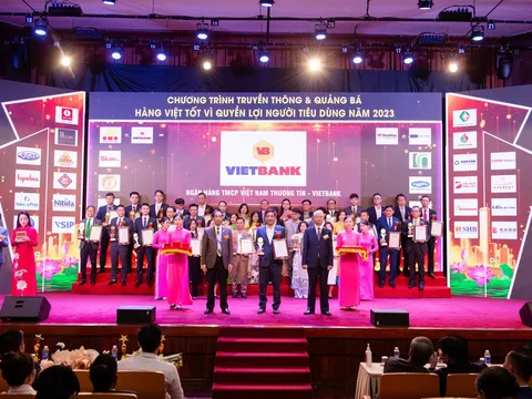 Vietbank đạt Top 10 dịch vụ chất lượng vàng vì quyền lợi người tiêu dùng 2023