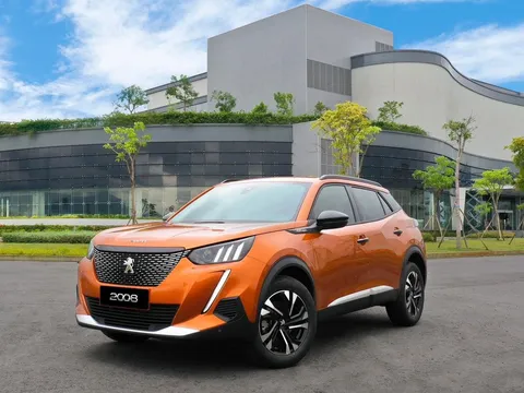 Tập đoàn Thaco thưởng nóng xe Peugeot 2008 cho vận động viên điền kinh Nguyễn Thị Oanh