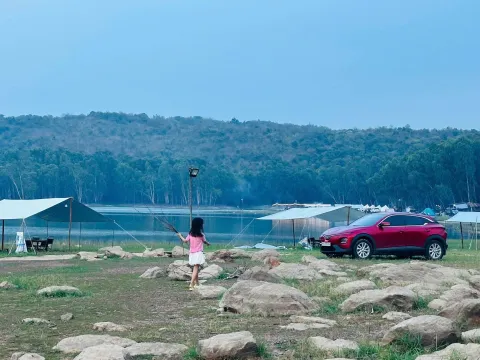 Lái xuyên đêm vào vùng lũ, nữ CEO thừa nhận: “VinFast VF 6 giúp tôi tự tin sau vô-lăng”