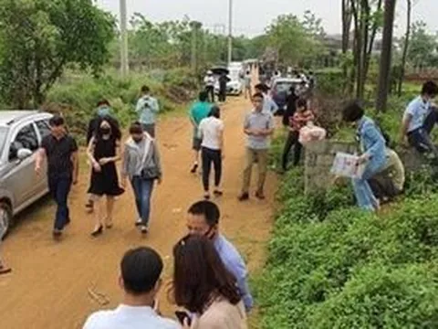 Những kẻ tiếp tay cho sốt đất